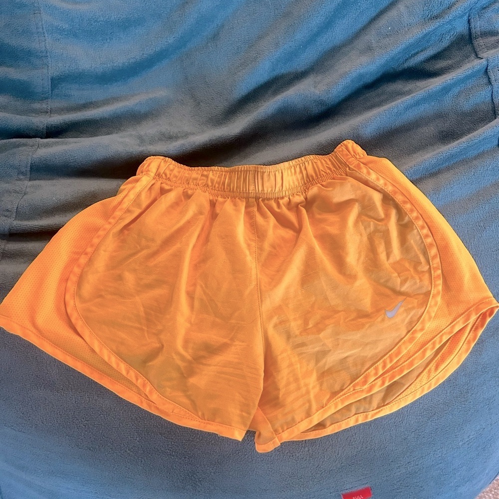 Girls/Ladies’ NIKE running shorts with panty liner - Picture 2 of 5